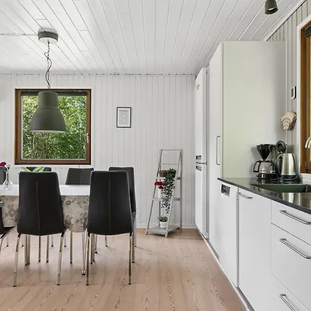 Rummeligt I Naturskønne Arrild Ferieby Feriehus
