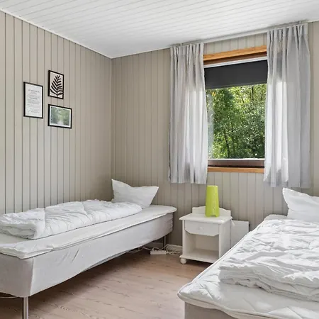 Rummeligt I Naturskønne Arrild Ferieby Feriehus Toftlund